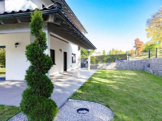 Großzügiger Garten