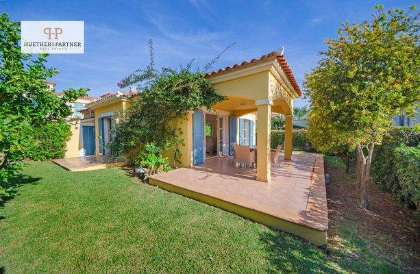 Gebäude und Grundstück