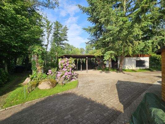 Carport und Hundezwinger