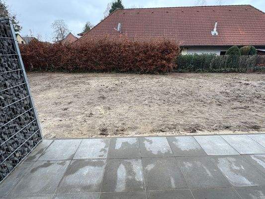 1_Terrasse mit Blick zum zukünftigen Garten.jpg