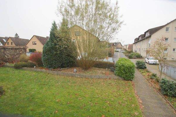 Zuwegung zum MFH u. vorderer Gartenbereich