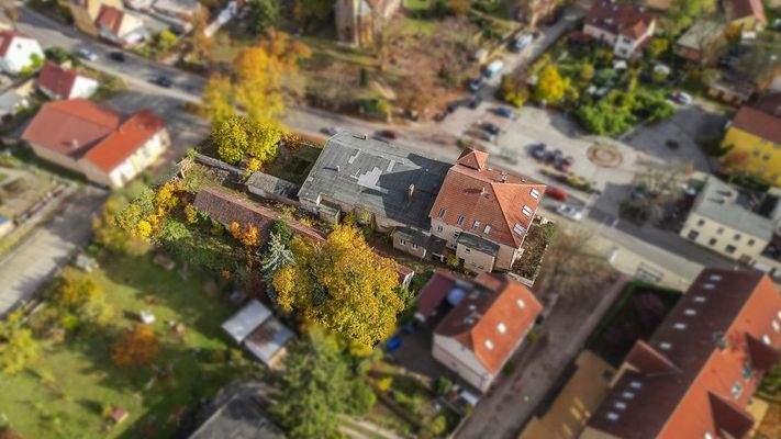 komplette Grundstück