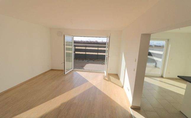 Blick in Wohn- und Esszimmer