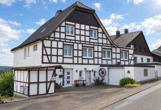 Haus Vorderansicht Links