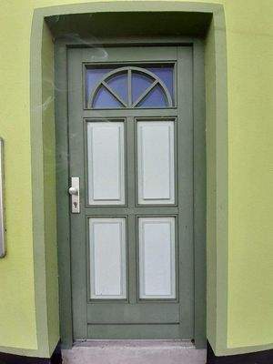 Eingangstür Neue-Tor-Str 9.jpg