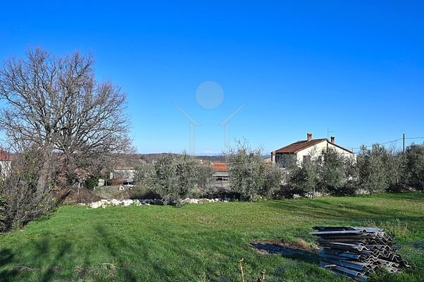 Perfektes Baugrundstück mit Meerblick in der Nähe von Novigrad