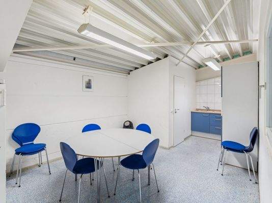 Besprechungsraum Halle 2 Küche