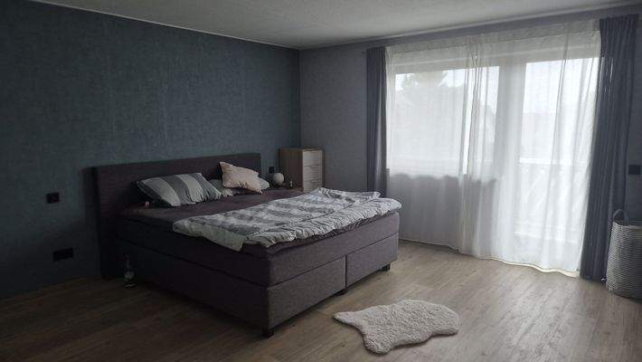 Schönes Schlafzimmer mit direktem Terrassenzugang