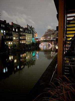 Blick auf die Pegnitz bei Nacht