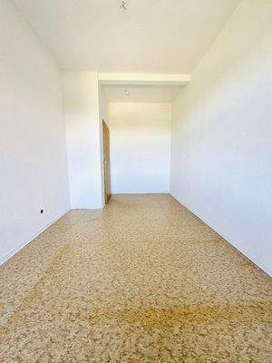 e8c578f9-5c13-4aa4-b06d-915732f2b395