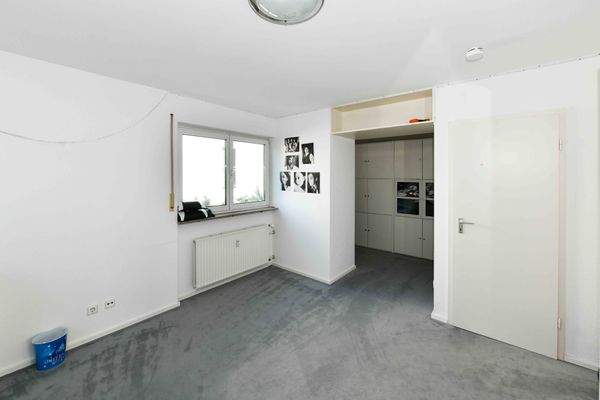 Schlafzimmer mit Ankleide 1