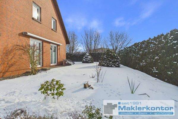 Giebelseite und Terrasse