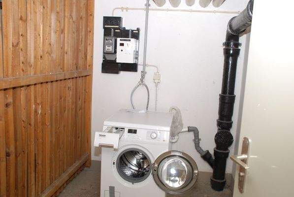 2-Zimmer-Ferienwohnung-44-003-waschmaschine.jpg