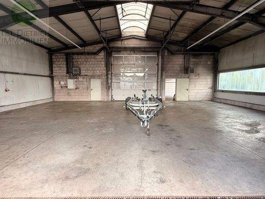 Lagerhalle vorderer Lagerbereich