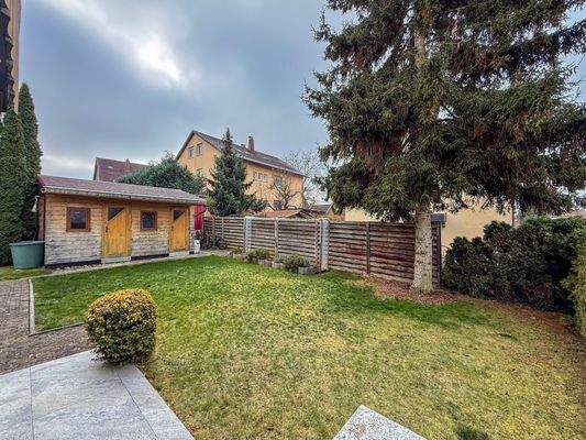 Gartenbereich hinter dem Haus