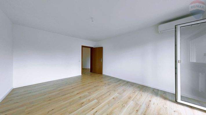 Schlafzimmer__Arbeitszimmer_mit_Balkon_1