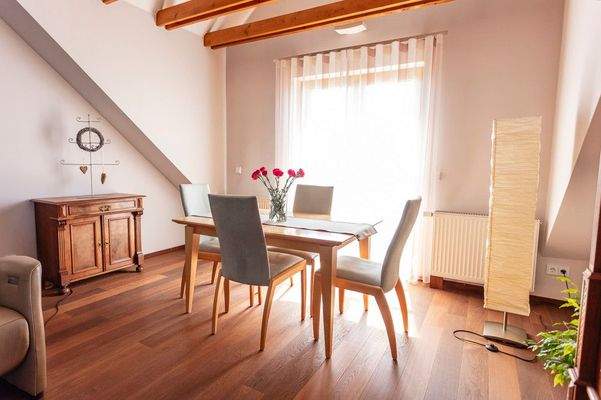 Essbereich mit Balkon