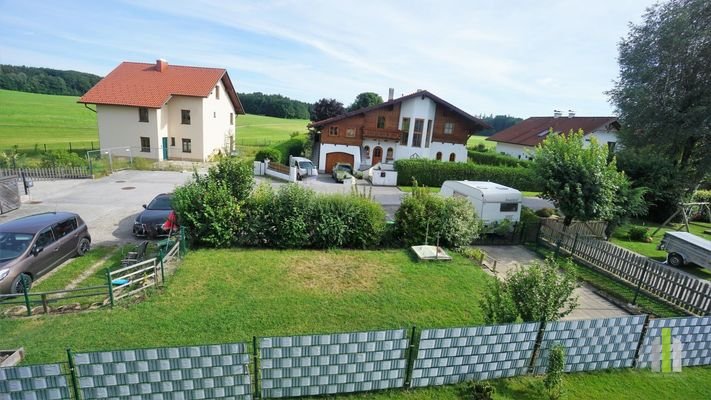 Balkon mit Blick auf den Eigengarten