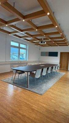Großes Besprechungszimmer