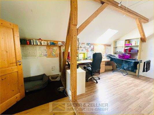 Büro im Zwischenbereich