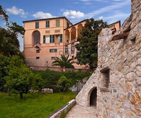 Historisches Schloss mit herrlichem Meerblick und Park an der Ligurischen Küste