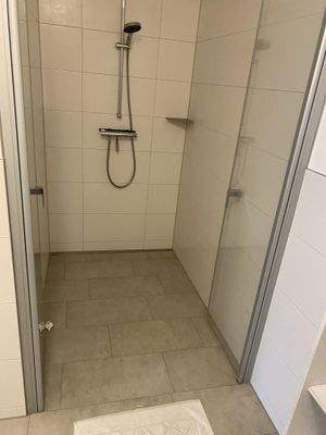 ebenerdige große Dusche / EG