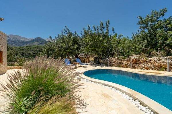 Kreta, Melidoni: Kretisches Steinhaus mit Swimmingpool zu verkaufen
