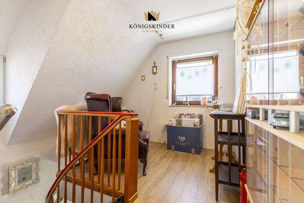 OG Flur - Zugang zum Dachboden