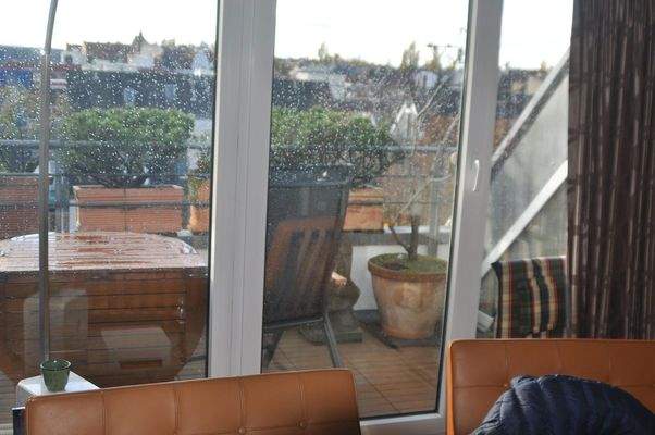 Blick auf Terrasse und Dächer