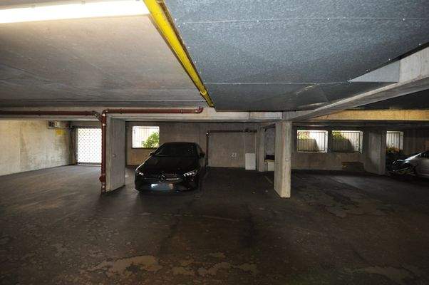 zwei Stellplätze in der TG