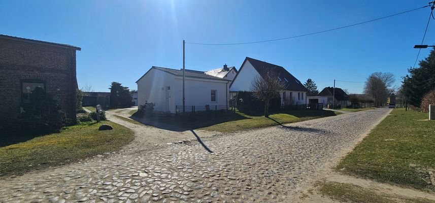 Zufahrt links
