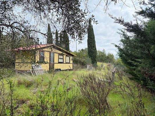 Grundstück mit Wohnwagen