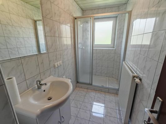 Bad mit Dusche Haupthaus (OG)