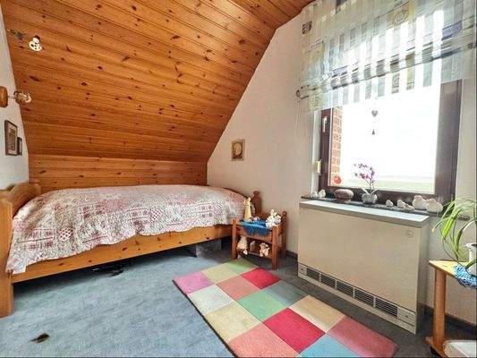 Lichtdurchflutetes Gästezimmer (OG)