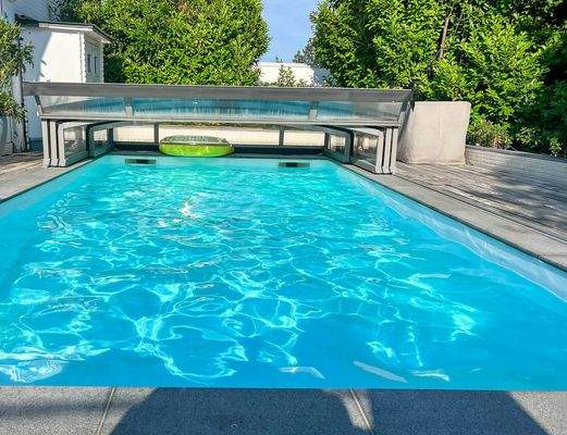 Pool mit Überdachung