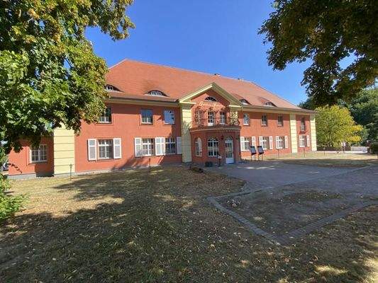 Parkflächen vor dem Hotel