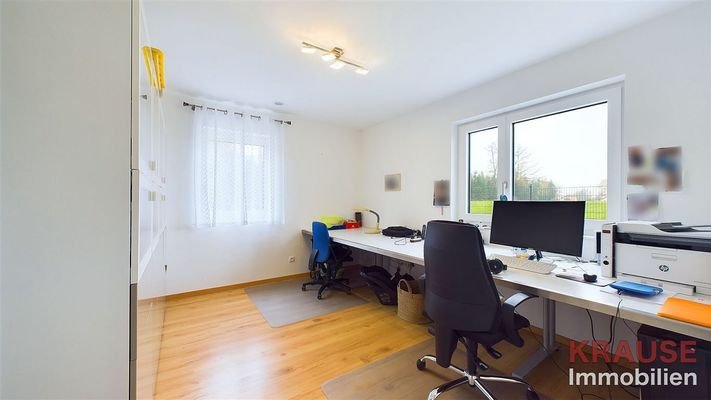 Büro / Kinderzimmer EG