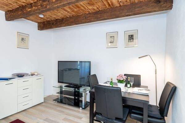 Gästewohung unten zum TV mit Esstisch