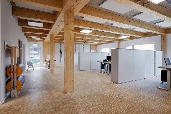Helle nachhaltig designte Bürofläche