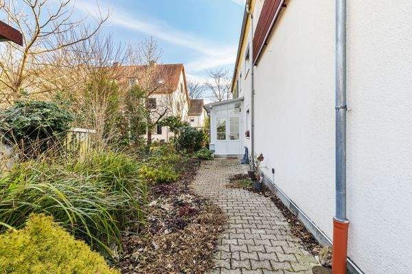 Hof und Zugang Praxis