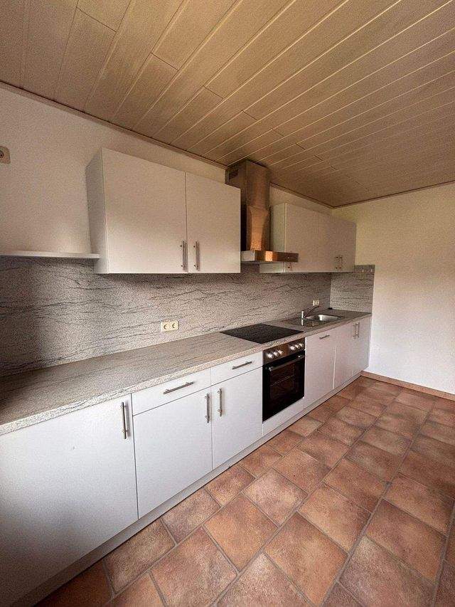 Renovierte 2-Raum-Wohnung mit Einbauküche in Lunzenau OT Berthelsdorf! - Foto 2