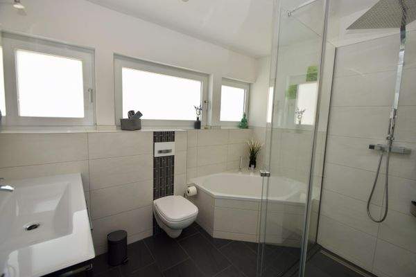 OG - Badezimmer Bild 1