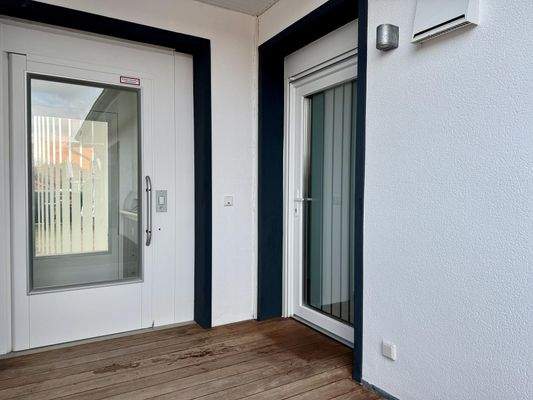 Aufzug / Eingangstür