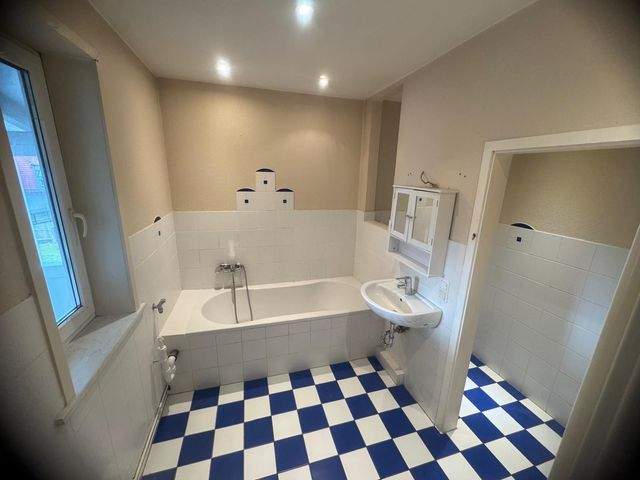 Sehr schöne 3 Zimmerwohnung mit Esszimmer und Balkon in Rosdorf- Mengershausen - Photo 4