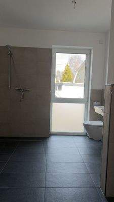 Badezimmer mit Dusche