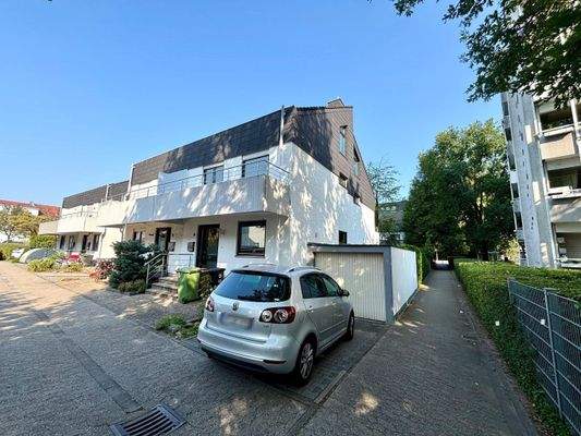 Garage mit Stellplatz