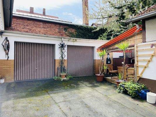 Garage und Terrasse