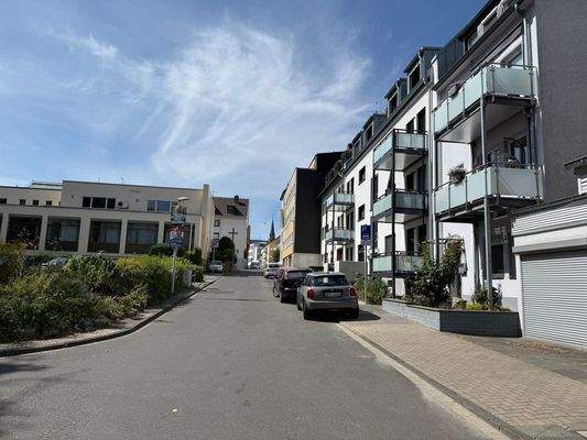 Weg vom Rhein zum Haus