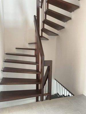 Treppenaufgang zum 2. OG