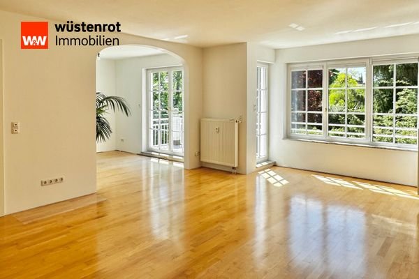 Wohnzimmer mit Blick Richtung Esszimmer